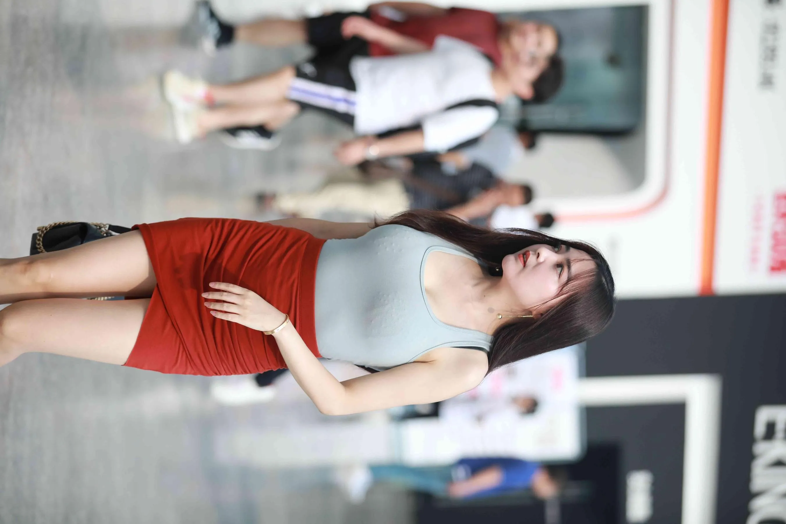 [魔镜街拍] NO.011 街拍红裙小姐姐 [142P]插图2